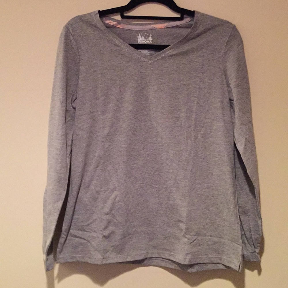 Gray long sleeve t-shirt